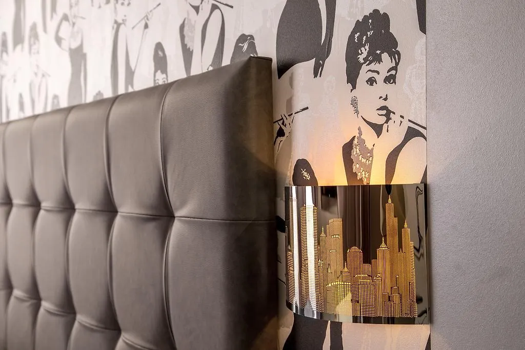 רומא Frattina Rooms בית הארחה