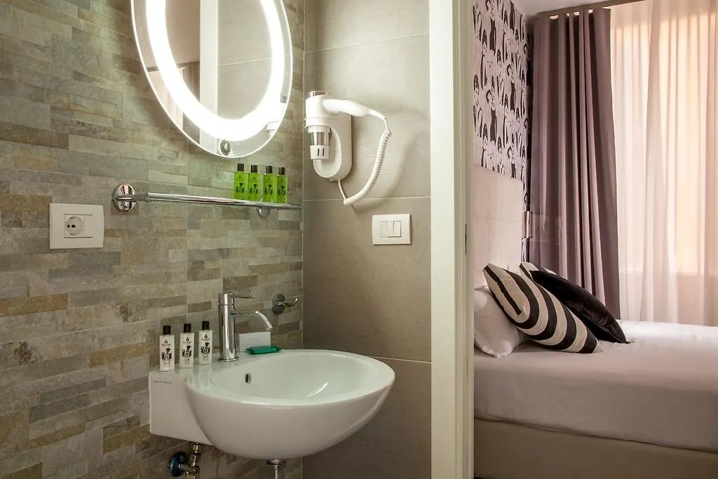 *** Affittacamere Frattina Rooms Roma Italia